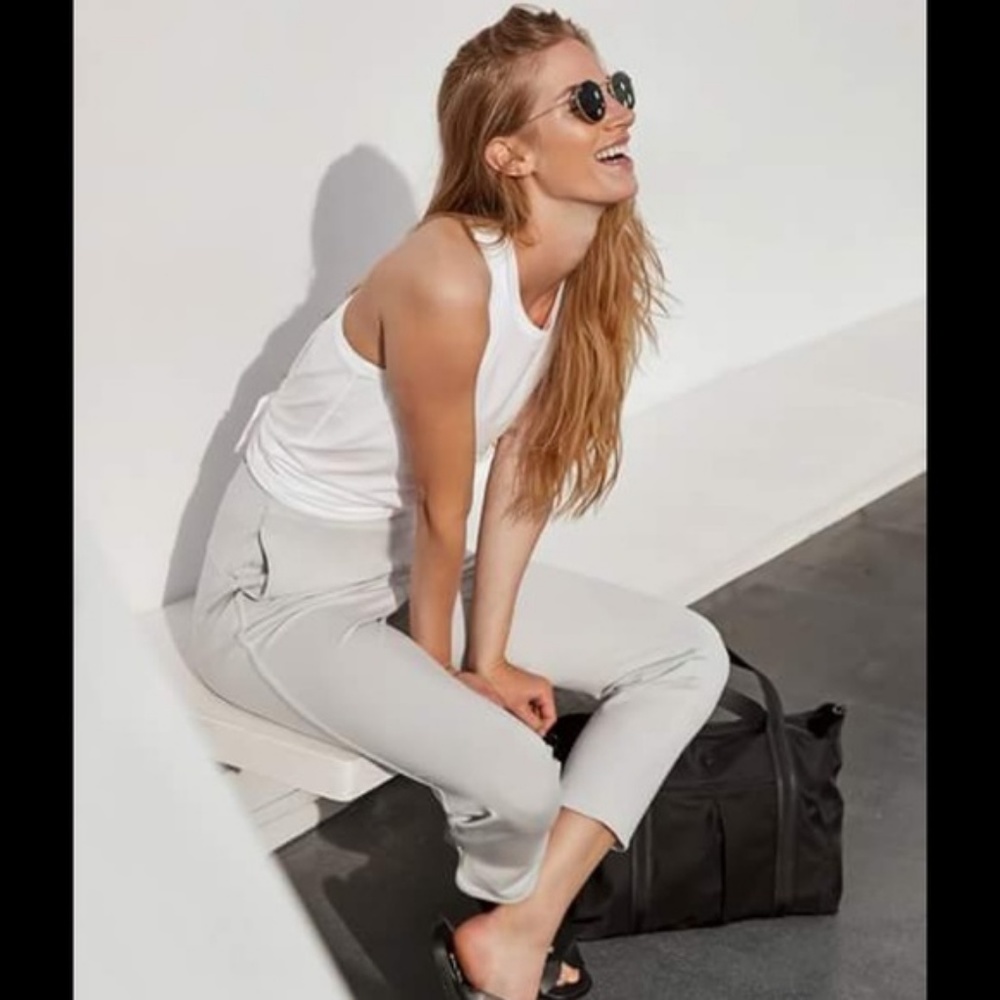 Lululemon Every Moment Pant Sz 6 NWT